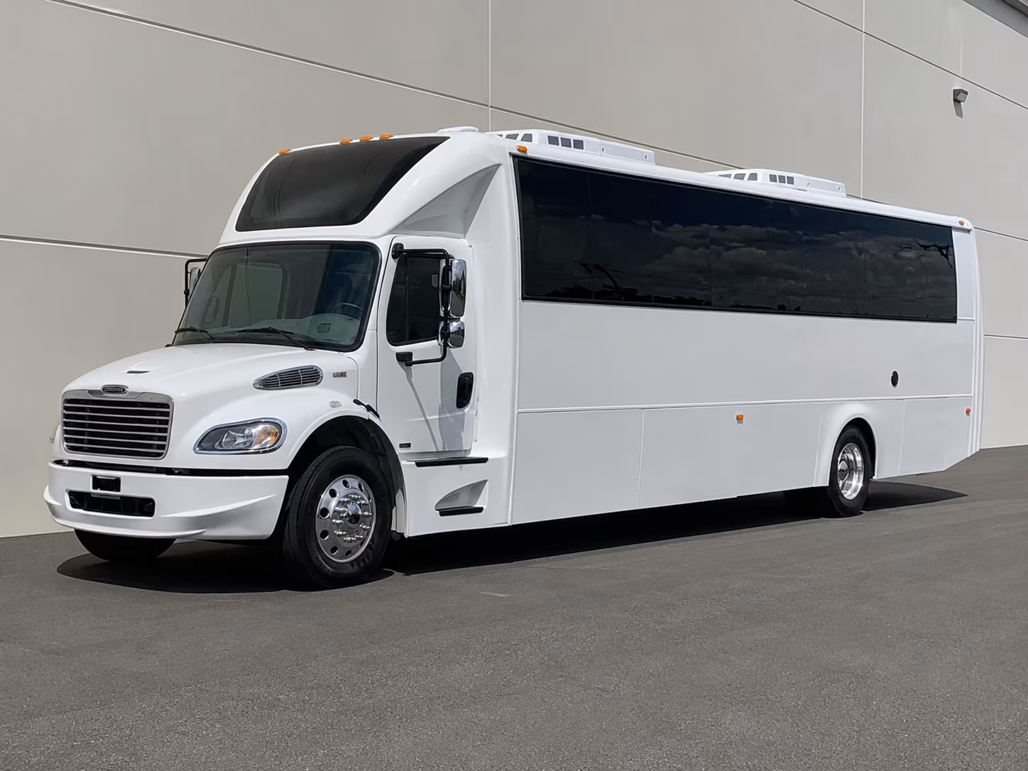 party buses and minibuses for the bachelorette weekend in bowling green