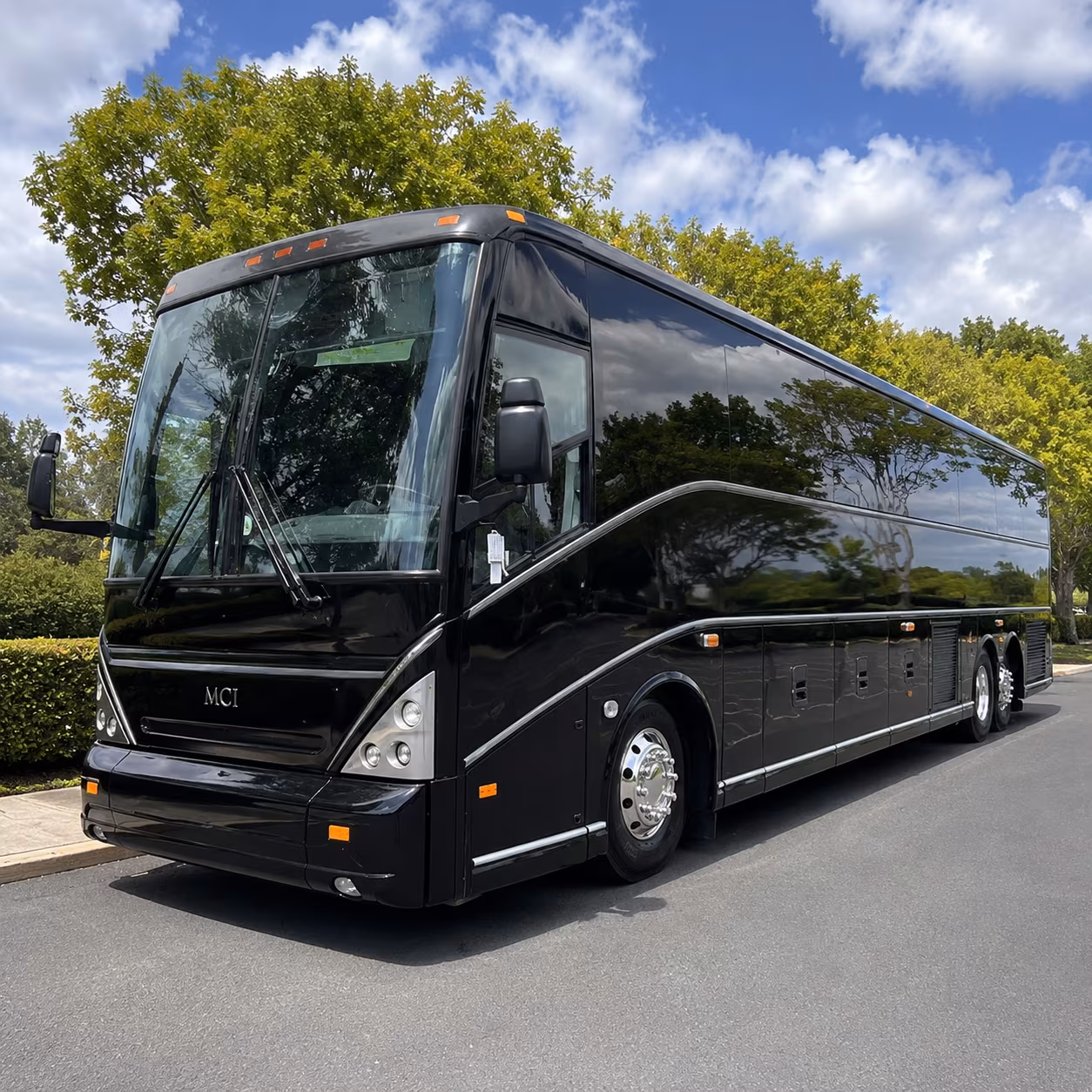 shuttle your team between bowling green and nashville bna or louisville sdf